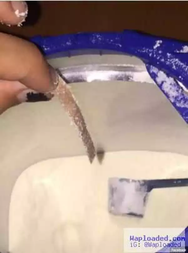 Mom buys baby milk but what she finds inside is very disgusting